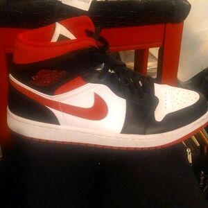 Air Jordan shoe right foot